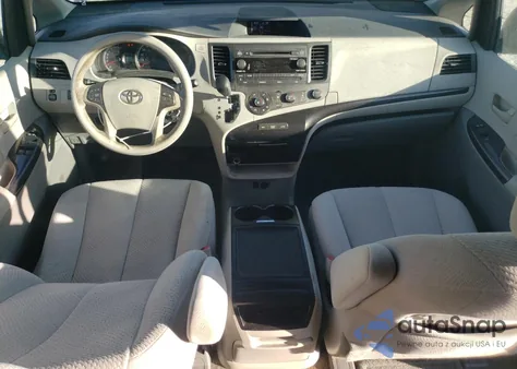 2012 Toyota Sienna Le z USA, uszkodzony, nr VIN 5TDKK3DC5CS231390